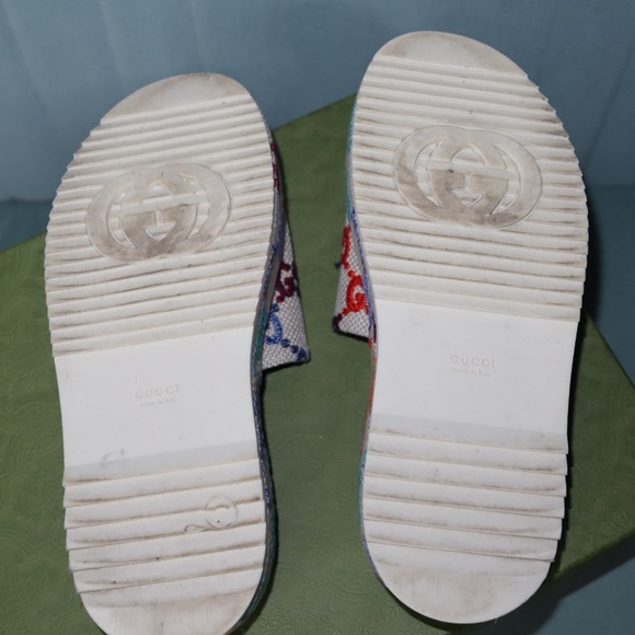 Gucci Women's platform slide sandal - Picture 2 of 3